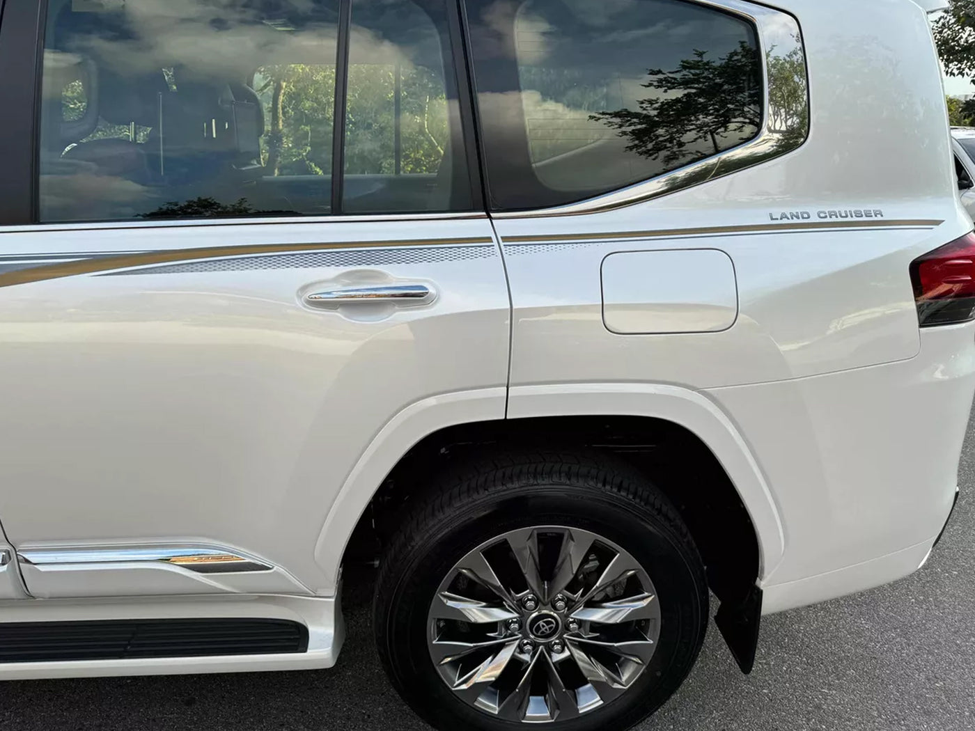 Boceles Laterales de Puertas Blanco y Cromado para Toyota Land Cruiser Lc300 2022-2025
