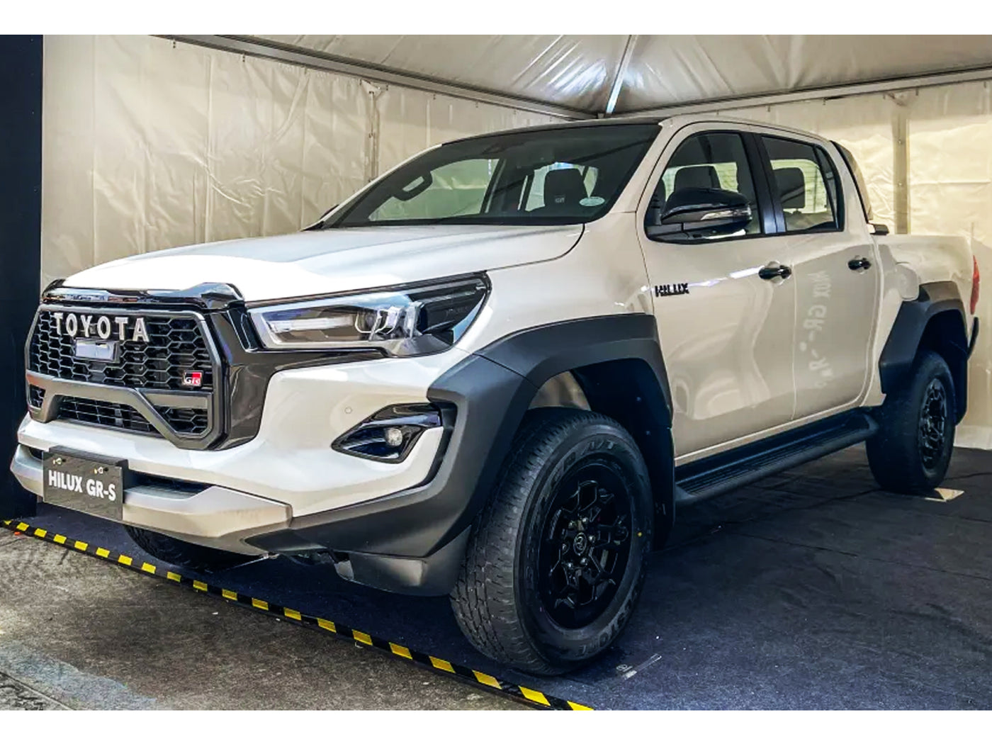 Body Kit de Conversion para Toyota Hilux 2017-2025 a GR Sport