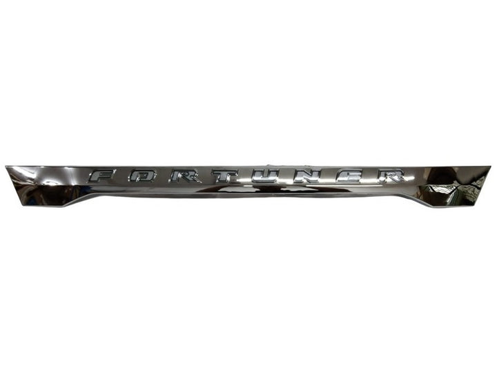 Plaquero Trasero Cromado con Luz Led para Toyota Fortuner 2012-2016