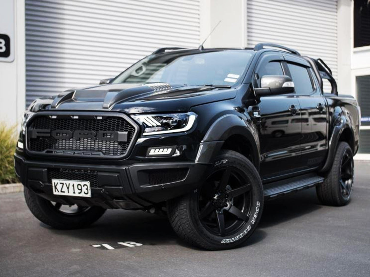 Persiana de Lujo Tipo Raptor para Ford Ranger 2017-2019