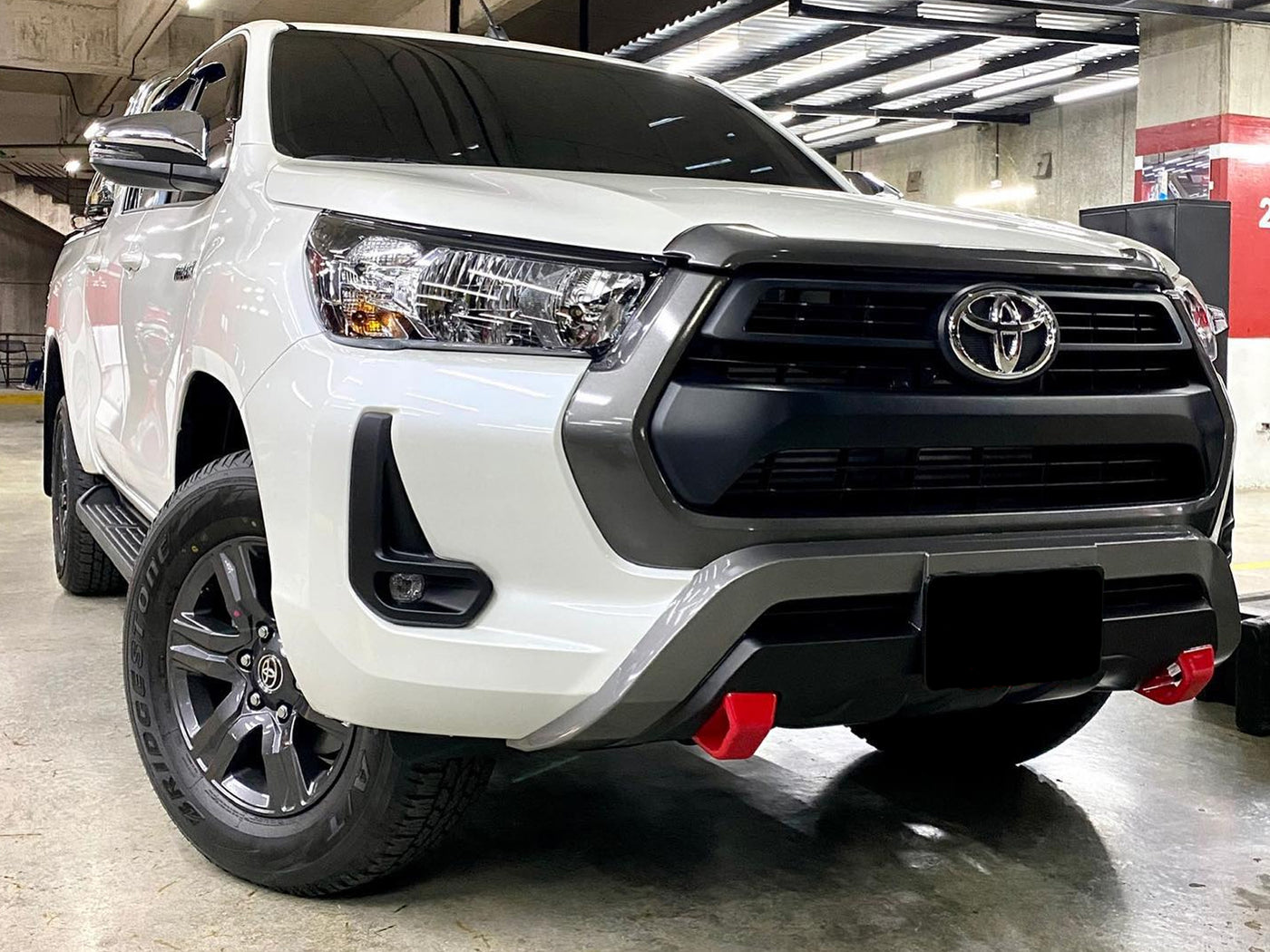 Defensa o Bomper de Lujo GR Sport para Toyota Hilux 2021-2025